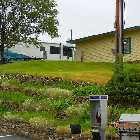 Pleasant View Motel Summerland Exterior foto