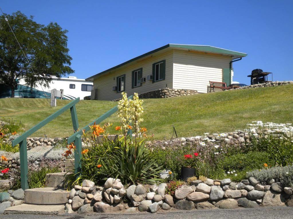 Pleasant View Motel Summerland Exterior foto